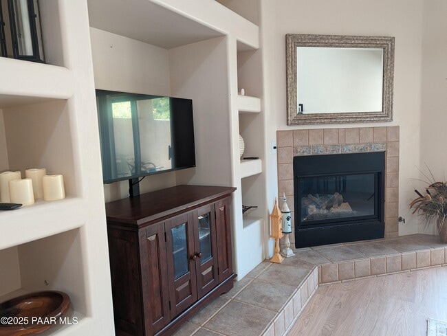 Building Photo - 2365 Sequoia Dr