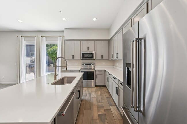 Building Photo - 3025 N 37th Way