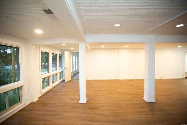 Building Photo - 13118 Old River Dr