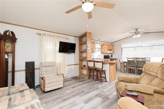 Foto del edificio - 13 Cory Dr