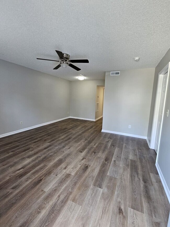 Foto del edificio - Three bedroom, 2 bath condo in High Point