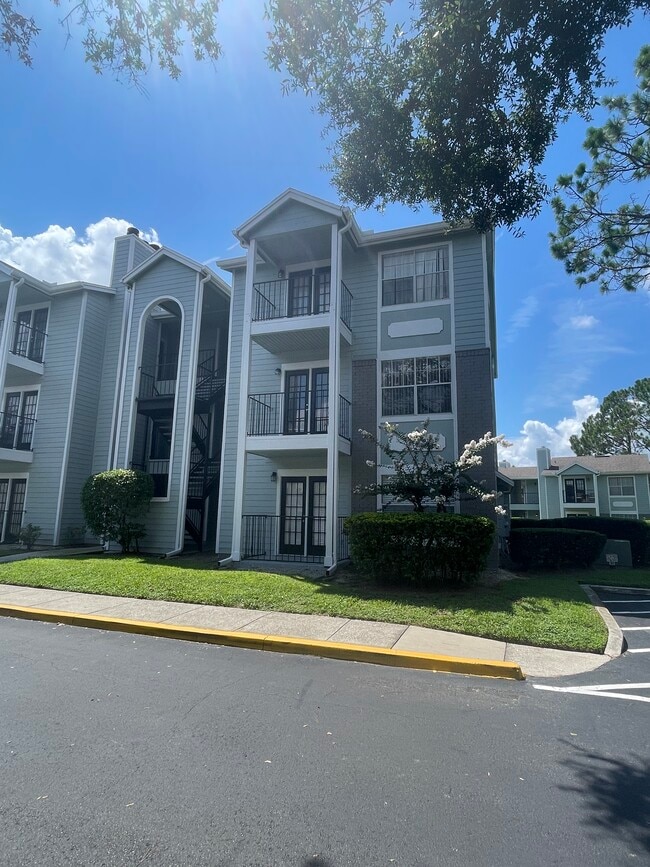 Building Photo - 2550 N Alafaya Trl