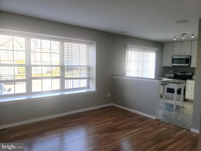 Foto del edificio - 5002 Essex Ln