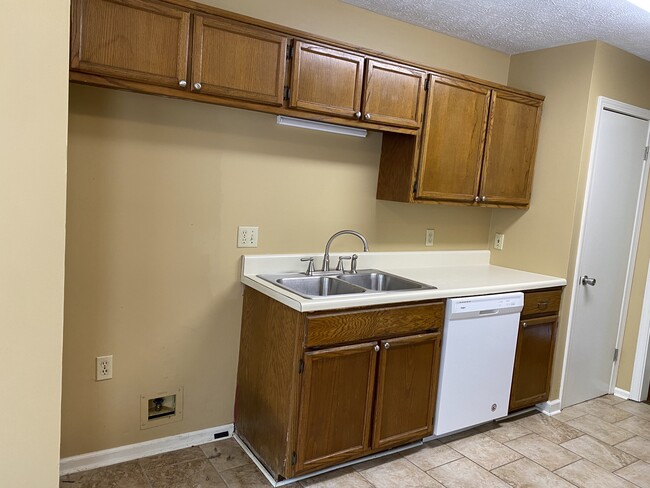 Building Photo - 27 Millsap Dr