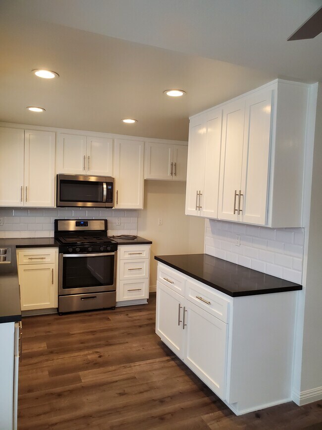 Foto del edificio - 12750 Vanowen St