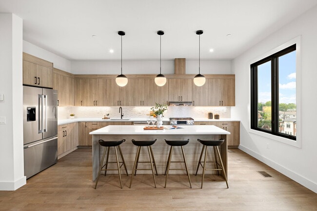 Building Photo - Lux Lofts