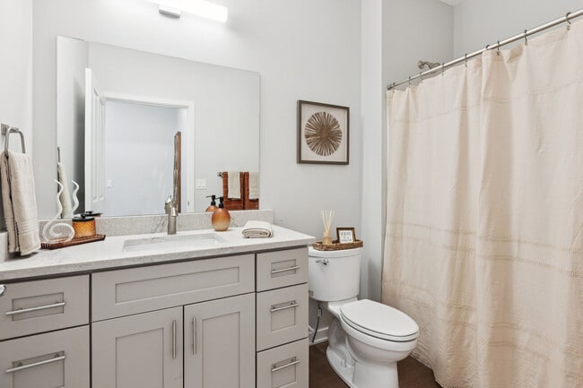 Building Photo - Raintree Apartments