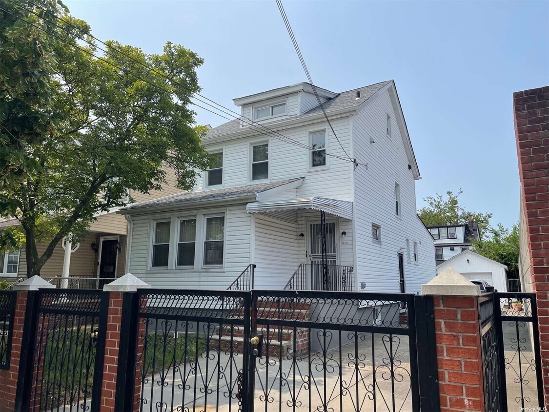 24312 144th Ave Unit 2nd Fl, Queens, NY 11422 Room for Rent in Queens, NY