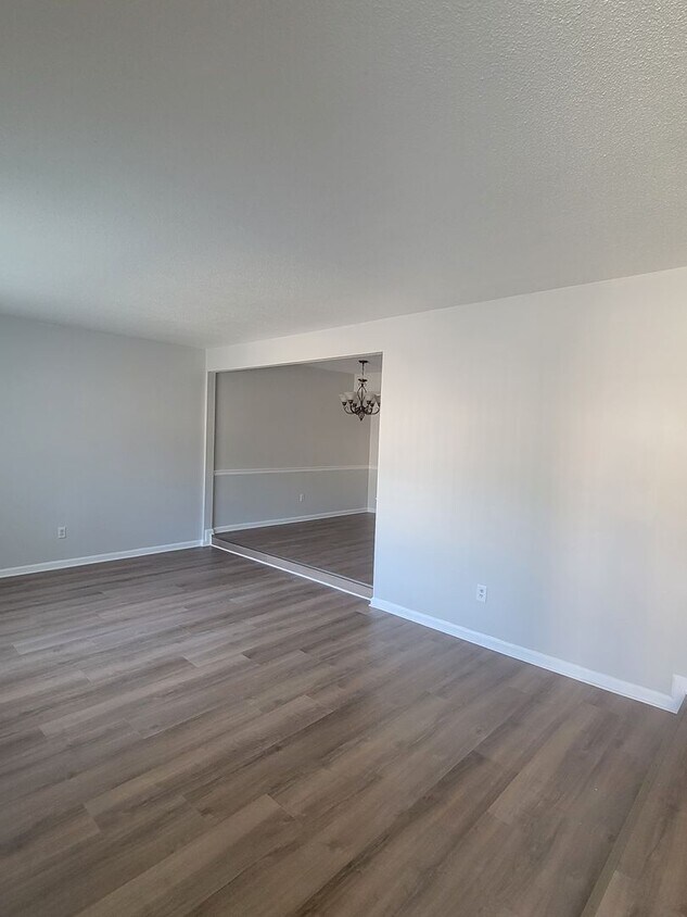 Primary Photo - 4 bedroom 2.5 bathroom townhouse