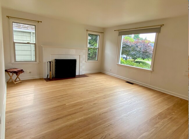 Building Photo - Laurelhurst Home