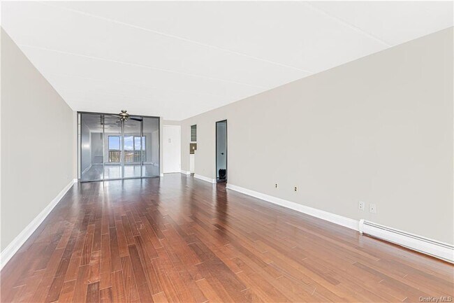 Foto del edificio - 1155 Warburton Ave