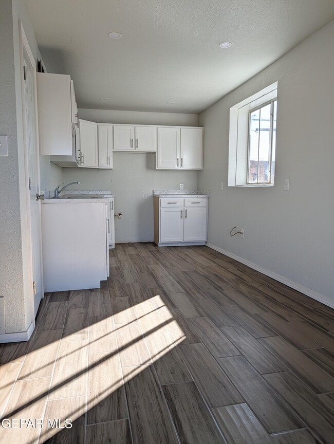 Building Photo - 8484 Alameda Ave