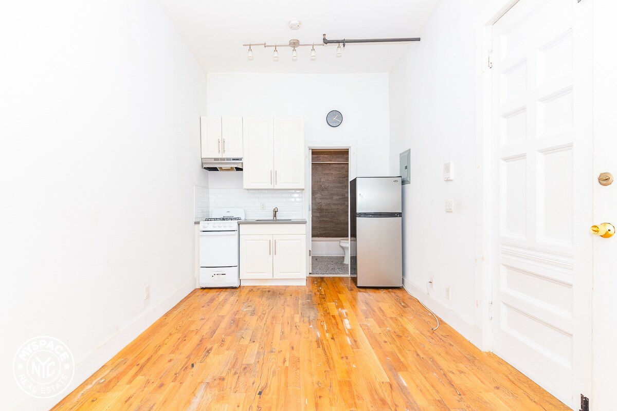 Primary Photo - 480 Greene Ave