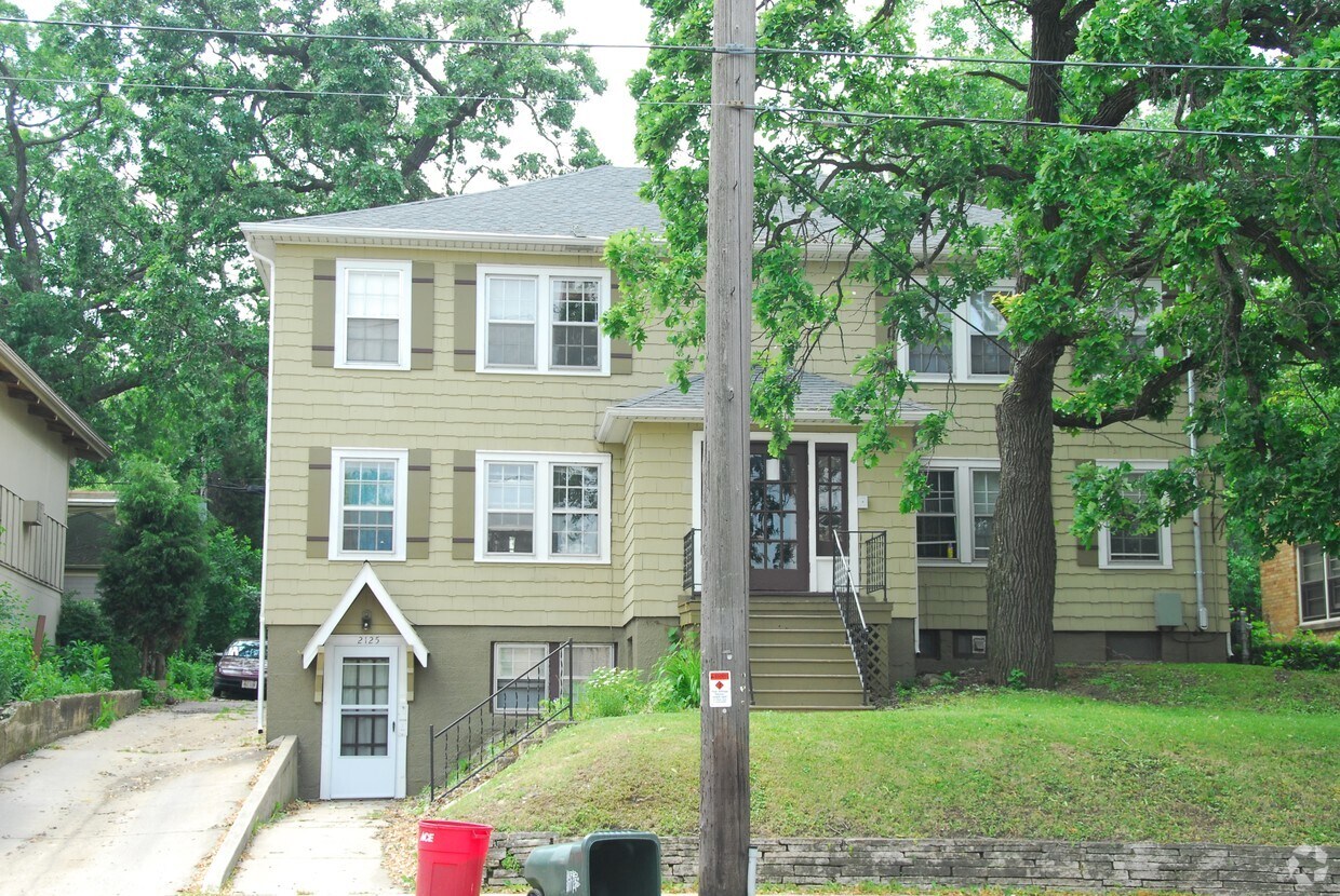 Primary Photo - 2125 University Ave