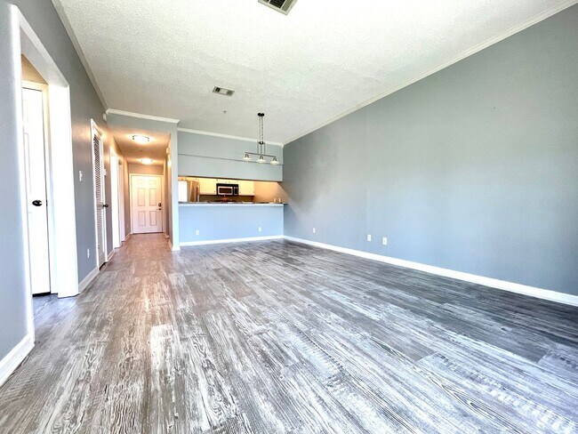 Building Photo - Updated 2B/2B condo located behind Grand Boulevard in Pointe of View Condominiums!!