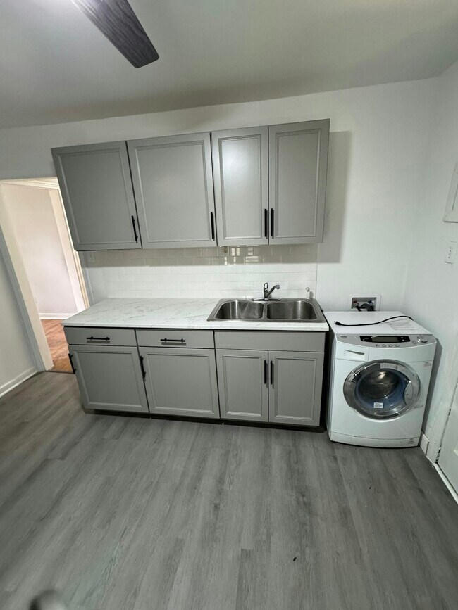 Foto del edificio - 1121 E 15th St