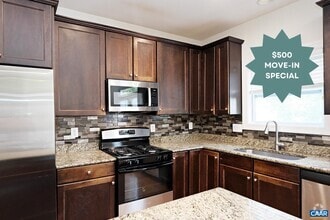 Building Photo - 2135 Saranac Ct