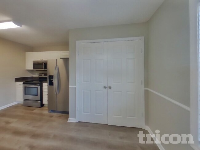 Foto del edificio - 121 Willowleaf Ln