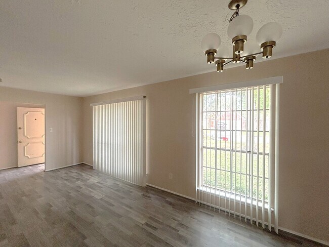Foto del edificio - 17323 Camberwell Green Ln