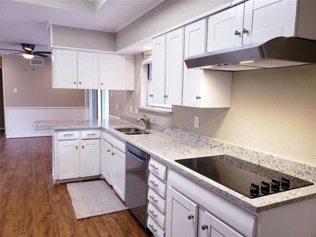 Building Photo - 3525 Antilles Dr
