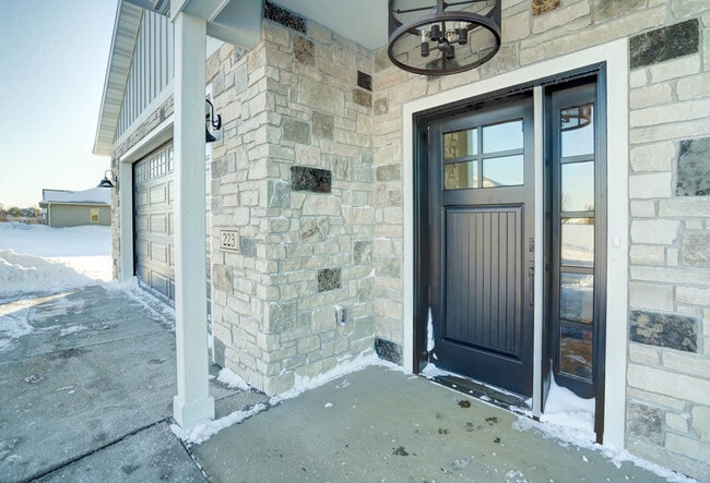 Front Porch - 223 Westmorland Dr