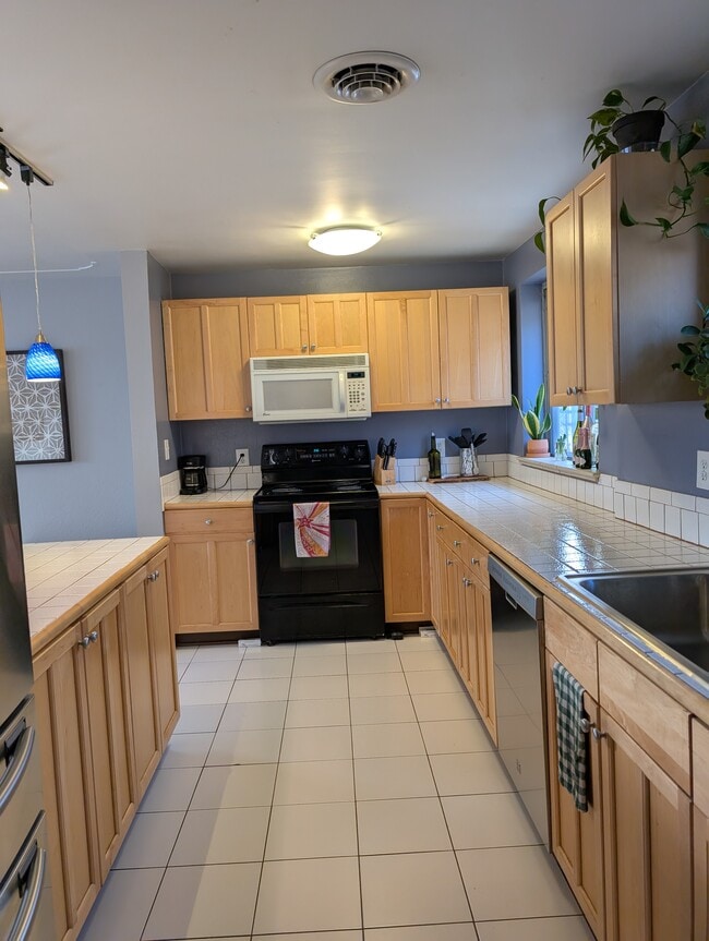 Photo - 1394 S Corona St House