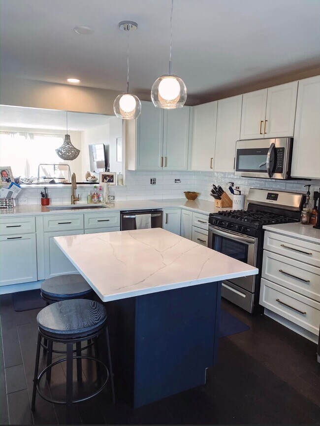 kitchen - 1036 Reserve Dr