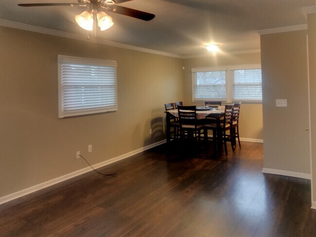 Comedor - 2932 Rio Rita Ave