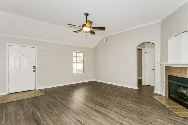 Building Photo - 1609 Sawmill Creek Ln