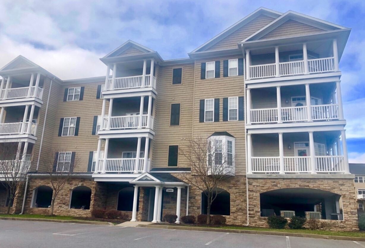 1 br, 1 bath House 2624 Suncrest Village