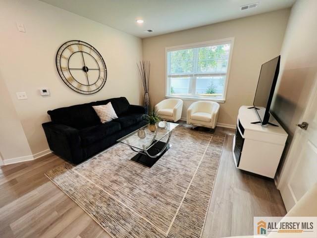 Building Photo - 463 Old Post Rd