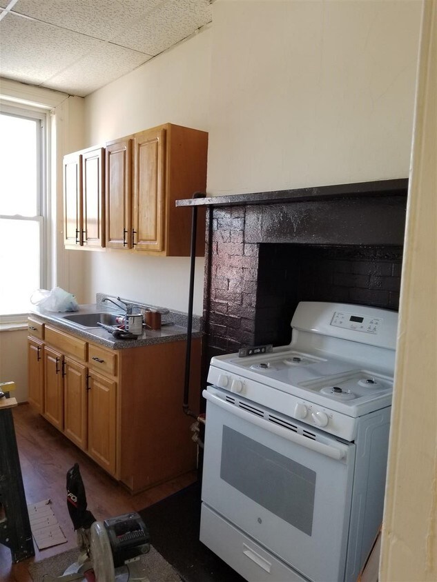 Building Photo - 612 Bramhall Ave