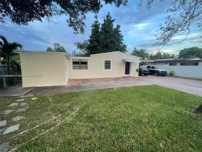 Foto del edificio - 18201 NW 4th Ave