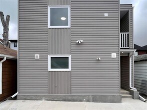 Building Photo - 146 Bartlett Ave