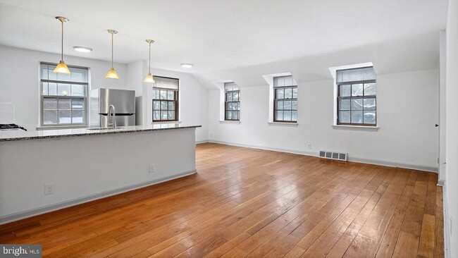 Foto del edificio - 2910 Midvale Ave