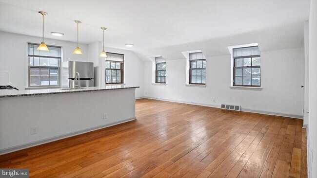 Foto del edificio - 2910 Woodpipe Ln