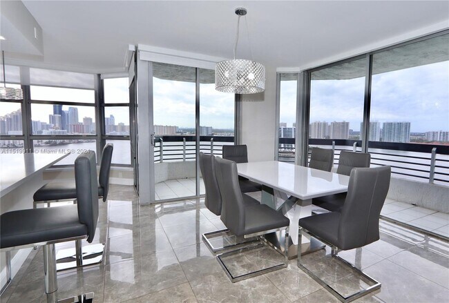 Foto del edificio - 19101 NE 36th Ct