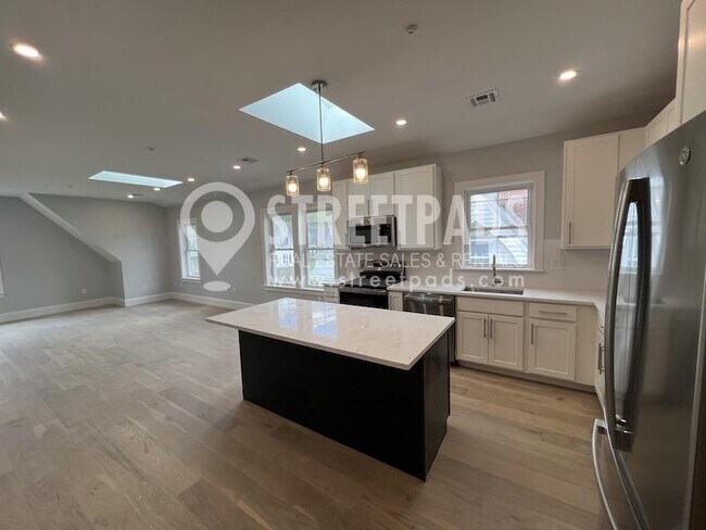 Building Photo - 3 bedroom in Boston MA 02135
