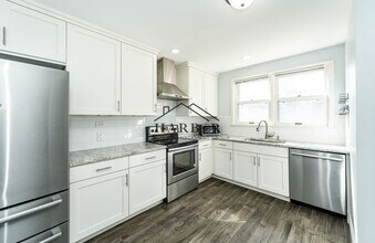 Building Photo - 116 16th Ave NW