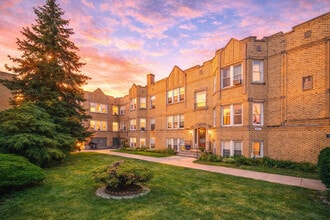 Building Photo - 2419 N Oak Park Ave