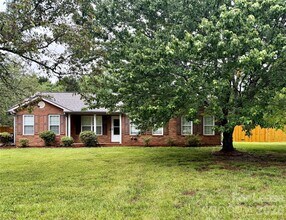 Building Photo - 2809 Faircroft Way
