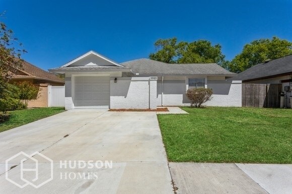 Foto principal - NOW AVAILABLE! - 5905 Birchwood Dr, Tampa,...