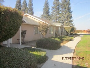 Building Photo - 426 W Sierra Ave