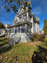 Building Photo - 408 E Oak St