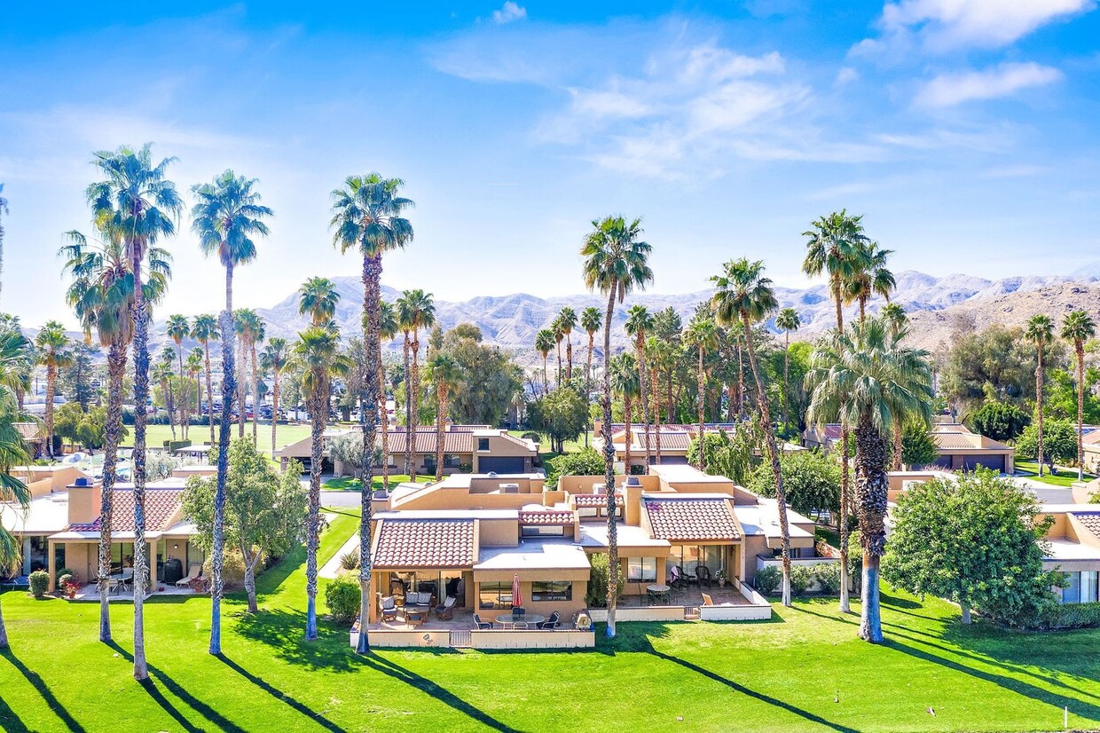 Primary Photo - Country Club Home On Cathedral Canyon Golf...