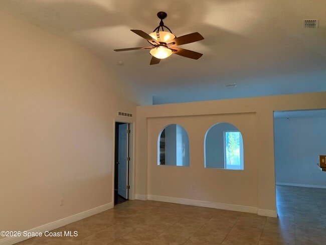 Building Photo - 1649 La Maderia Dr