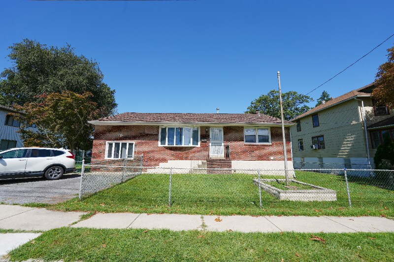 Primary Photo - 429 N Governor Printz Blvd