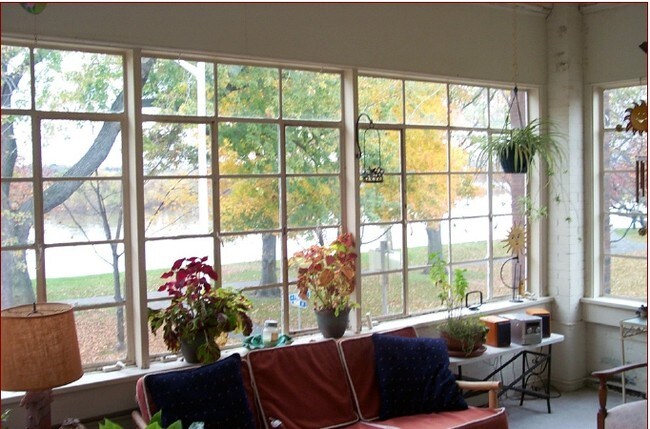 Foto del edificio - 1013 N Front St