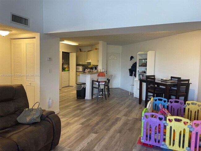 Foto del edificio - 6292 NW 186th St