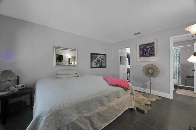 Building Photo - 203 Lake Carol Dr